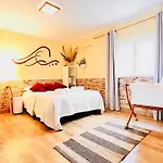 Πανσιόν Ocean Tree Ferrel 4*